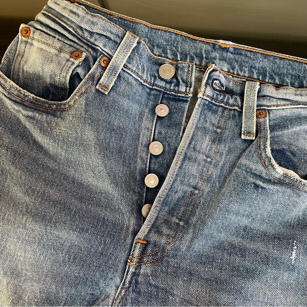 Blue Levi’s - Picture 6 of 8